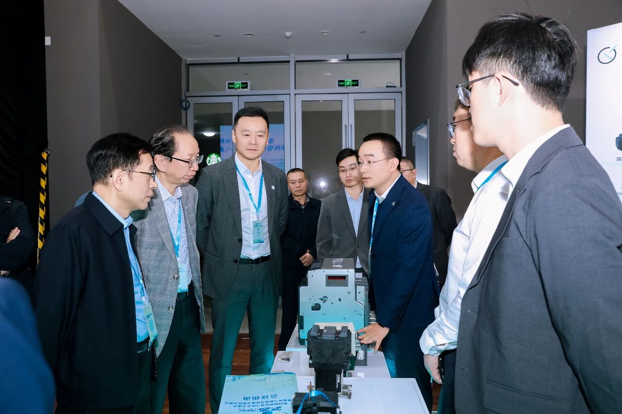 1764556846433471.jpg 40eb6153-d278-43ec-88cf-a4c813e72384.jpg